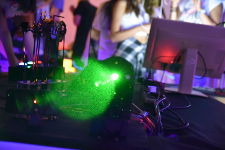 Interaktive Ausstellung „panOPTICUM“ zur Wissenschaft der Optik und Photonik