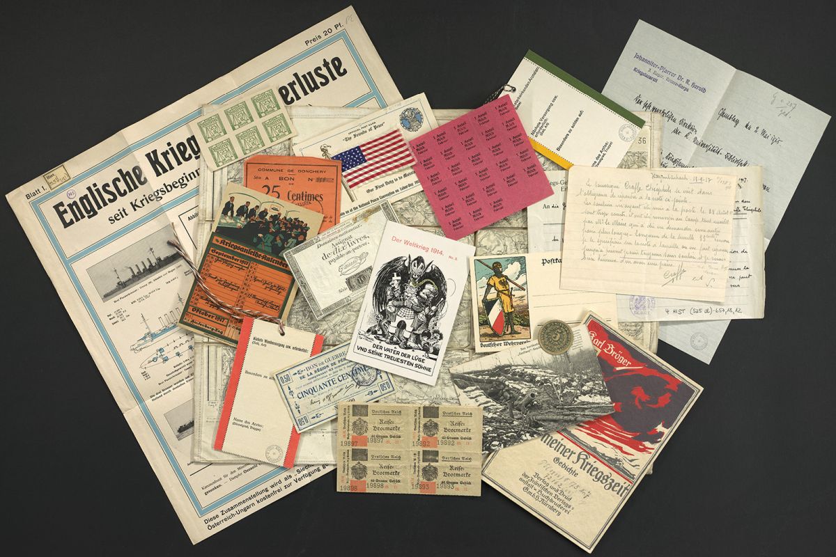 Sammlung von Materialien über den Ersten Weltkrieg (auch Post- und Landkarten, Plakate, Feldpostbriefe, Akten aus den Gefangenenlagern Erlangen und Grafenwöhr, Lebensmittelkarten und Notgeld)