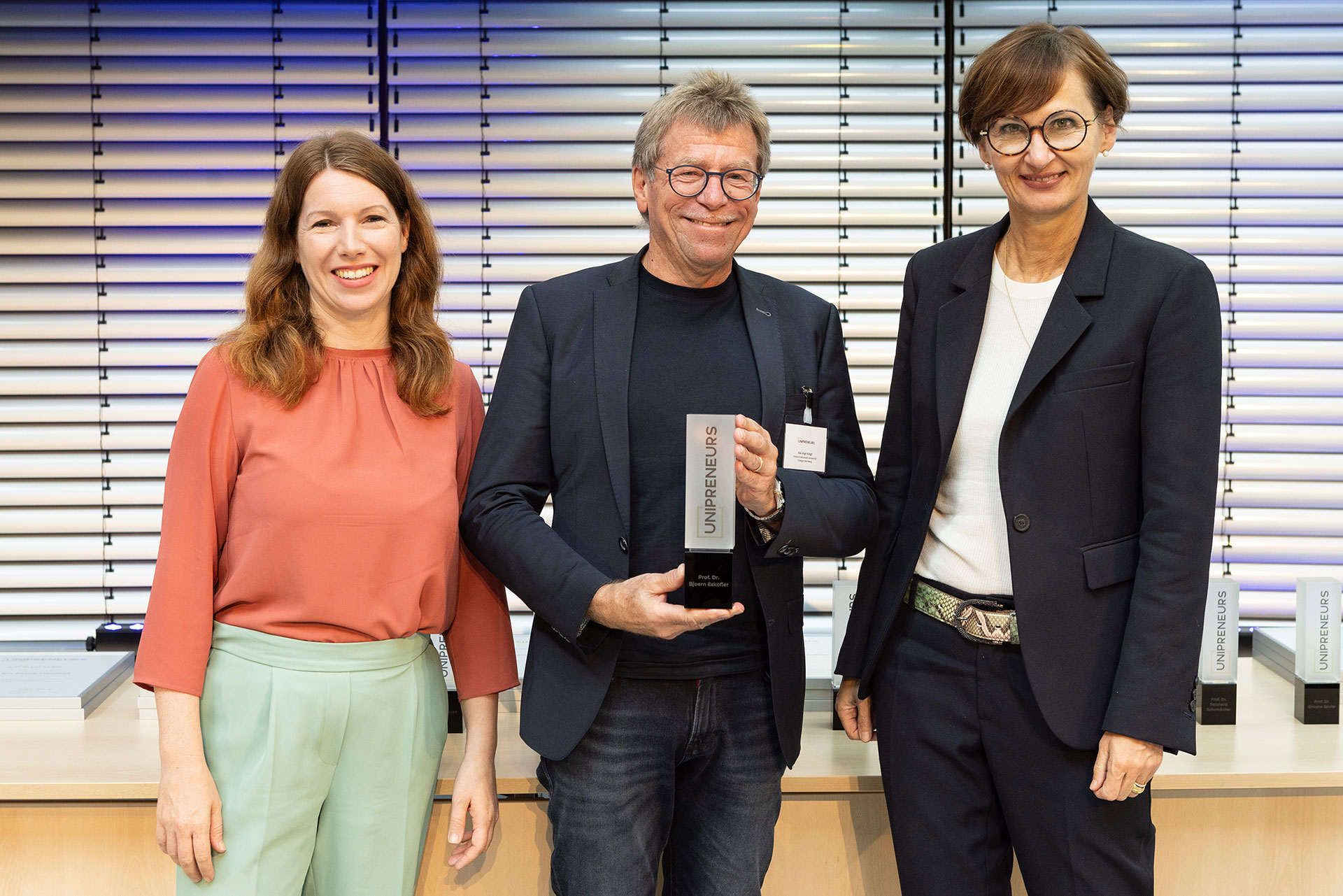 Gruppenbild mit Preis.