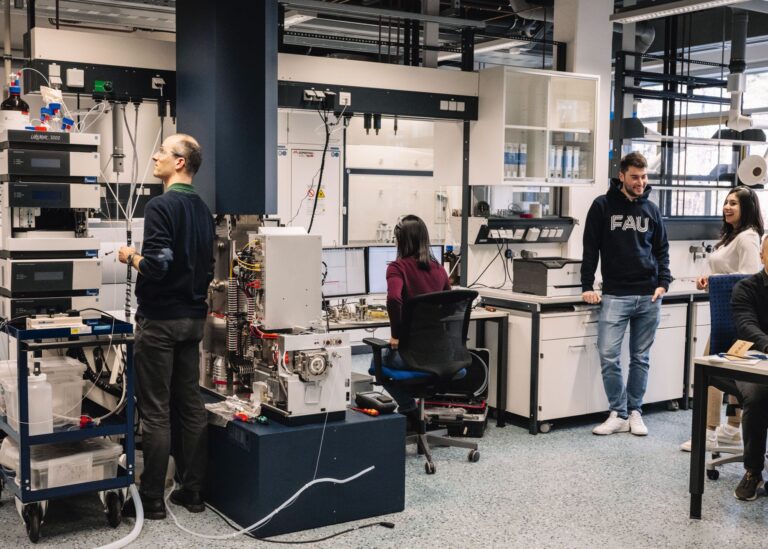 Die Atomstrukturdesigner