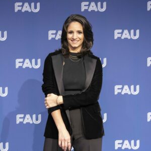 Adila Eugenia Brindel, Hans Wilhelm und Helga Schüßler-Preis (Bild: FAU/Giulia Iannicelli)