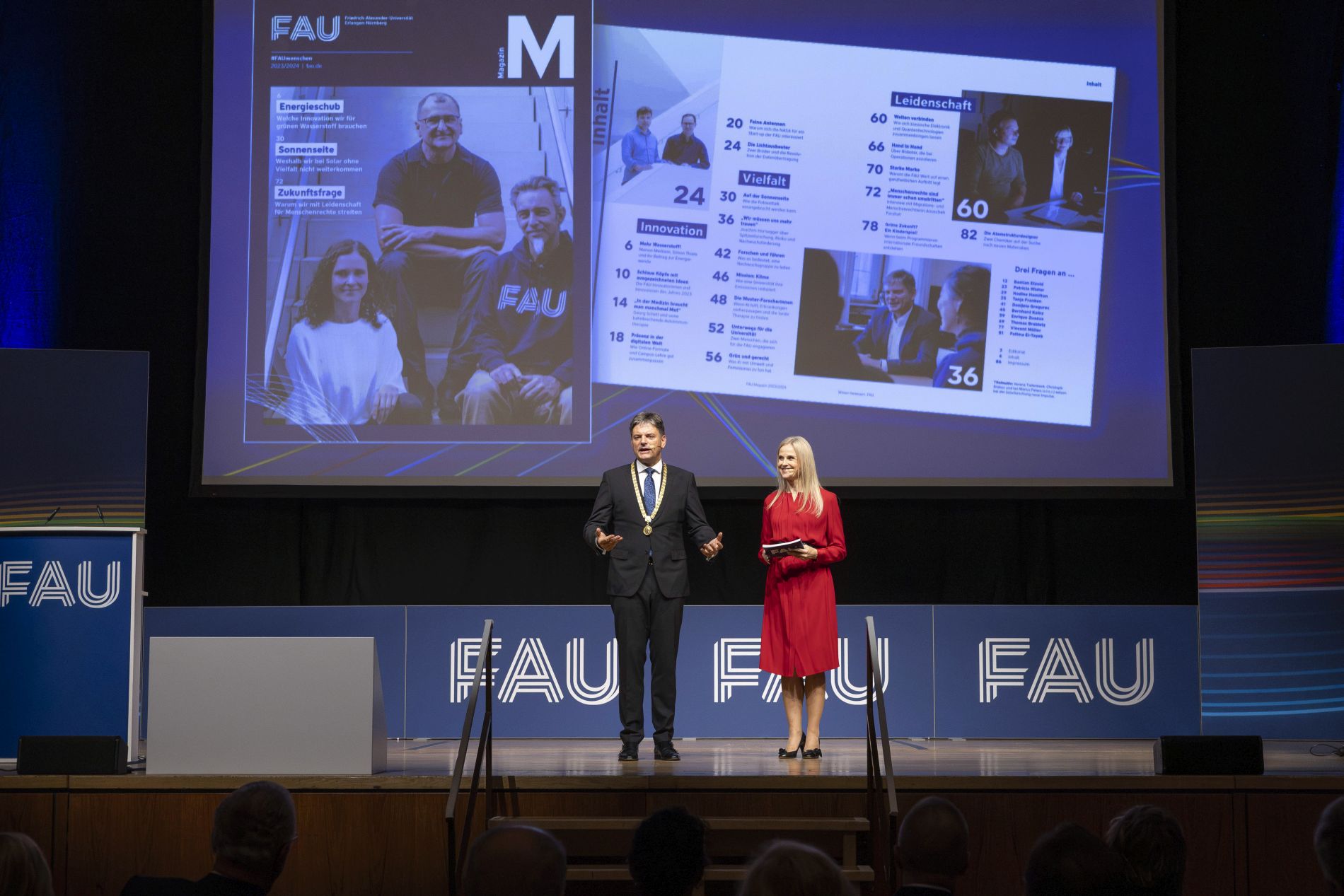 FAU Magazin auf dem dies acadmicus vorgstellt
