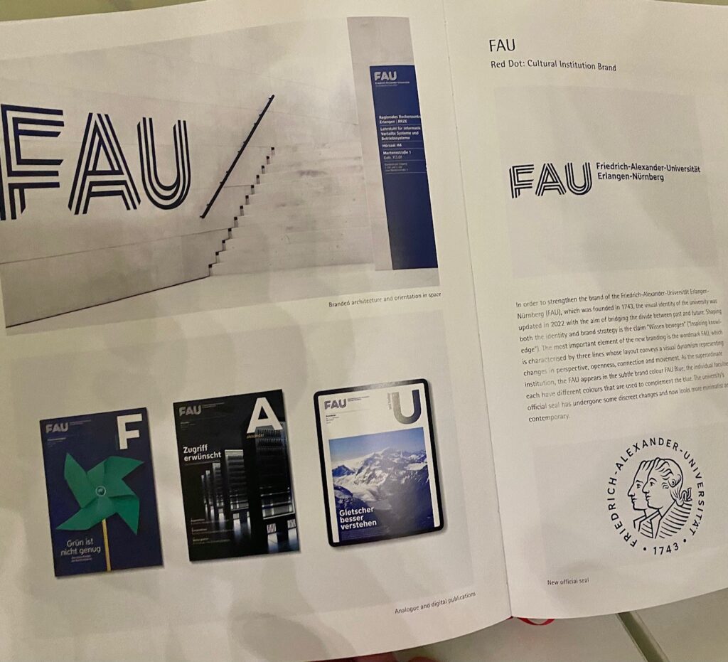 Blick in das Red Dot Award Buch.