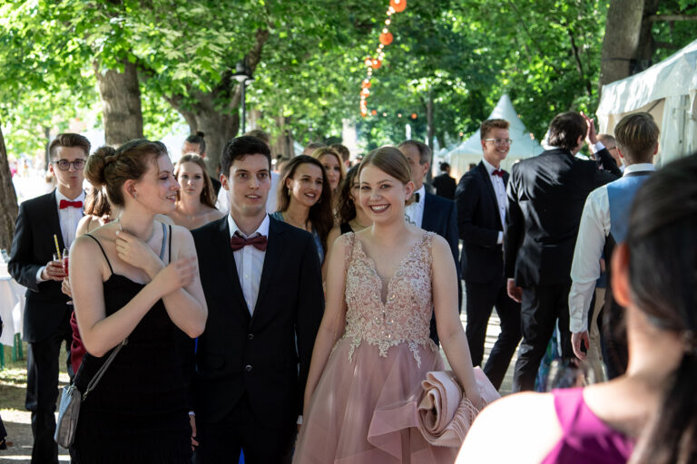 FAU Schlossgartenfest 2025: Alumni-Rabatt beim Weihnachtsvorverkauf!