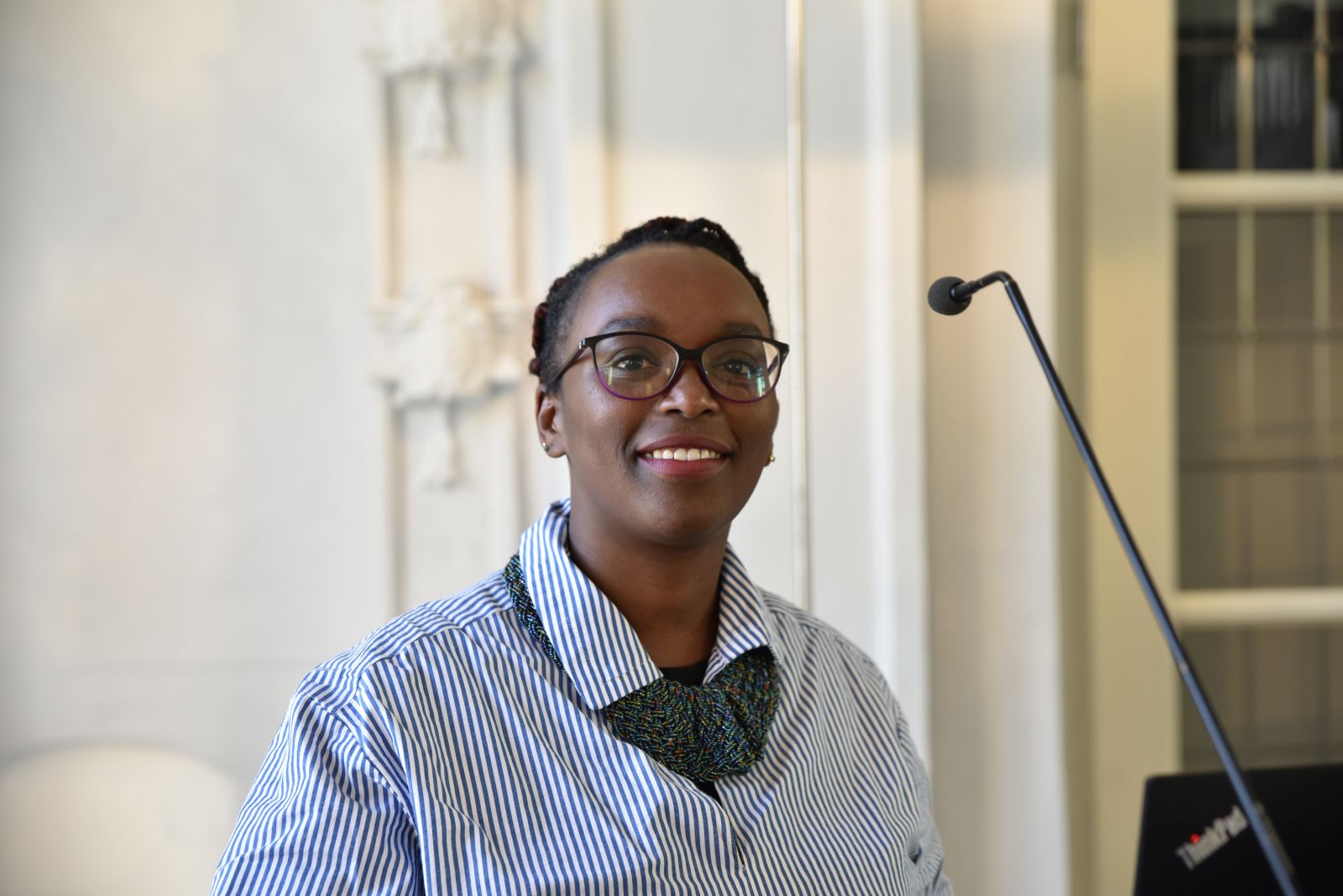 Dr. Emily Ngubia Kessé beim Netzwerk „MosaicFAU – Community of PoC“ an der Friedrich-Alexander-Universität Erlangen-Nürnberg