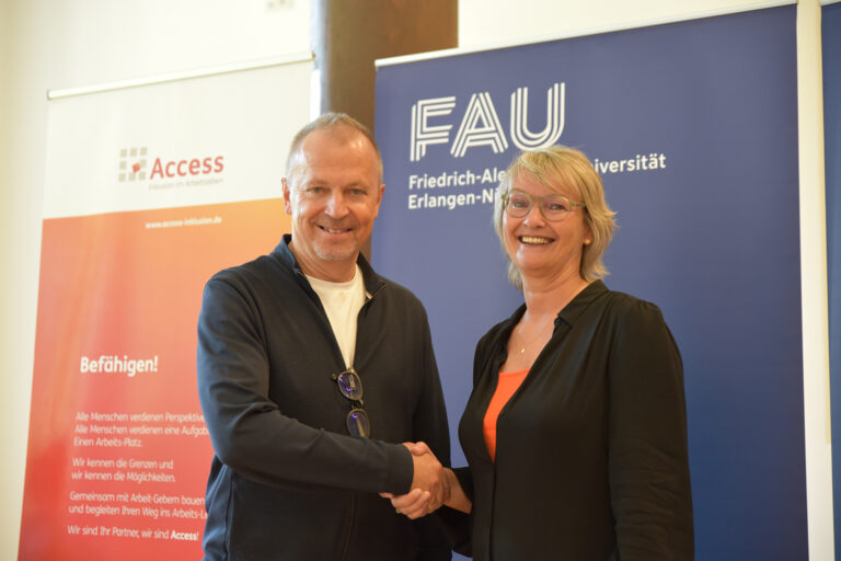 FAU qualifiziert Menschen mit Behinderungen zu Bildungsfachkräften