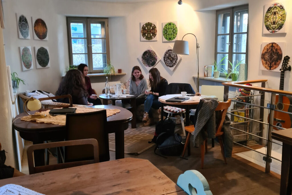 Das Schutzcafé in Neumarkt von innen