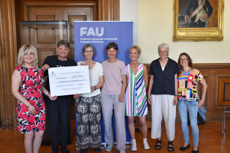 Zonta-Club Erlangen spendet Erlöse vom Schlossgartenfest an Förderverein