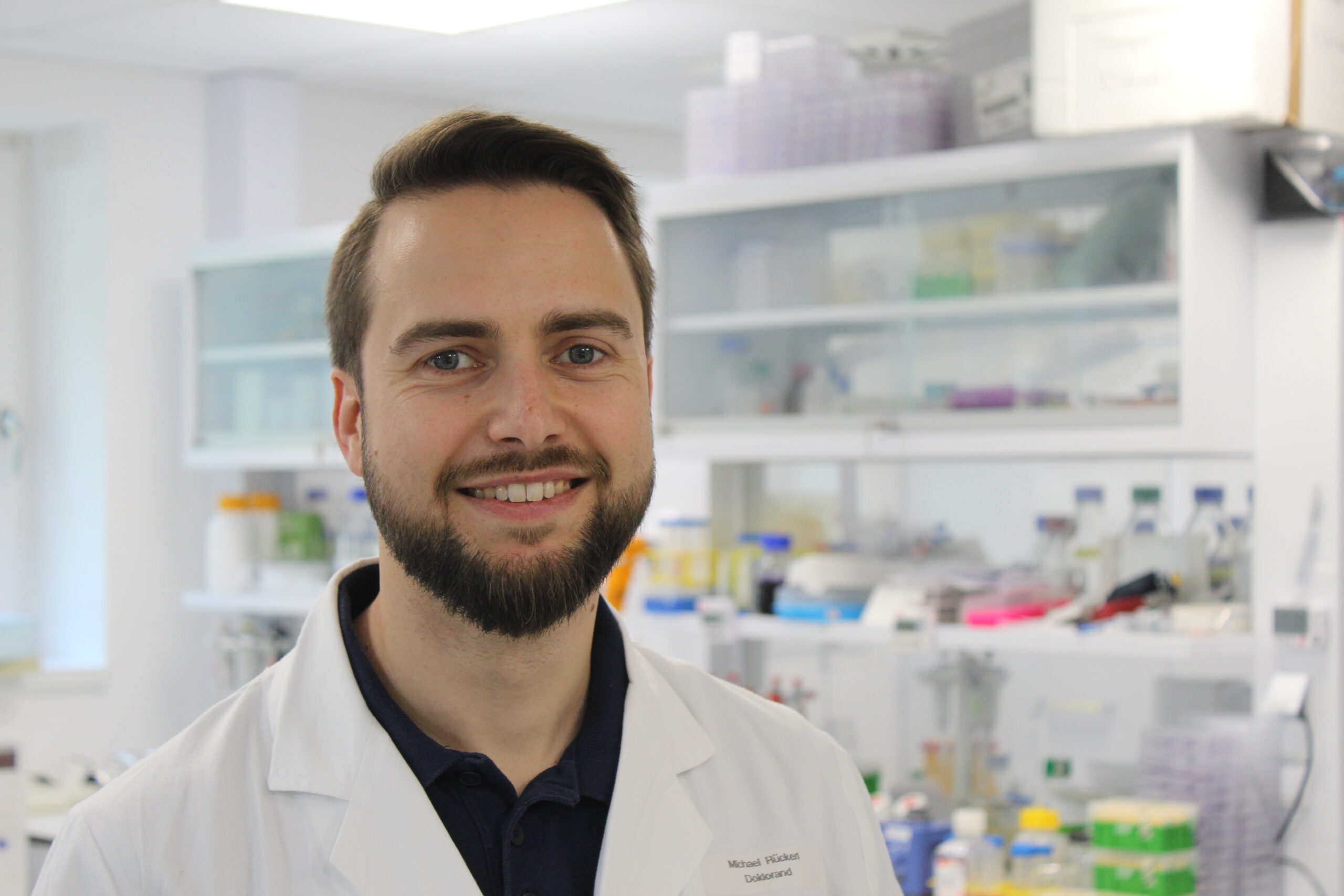 Im Bild FAU-Forscher Dr. Michael Rückert .