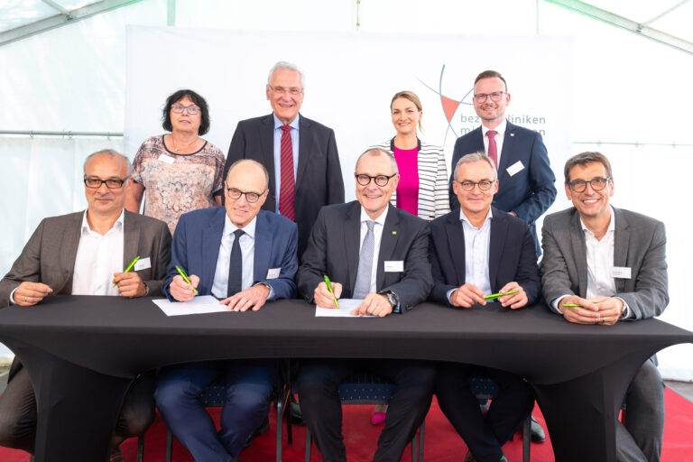 Uniklinikum Erlangen und Bezirkskliniken Mittelfranken bauen Zusammenarbeit weiter aus