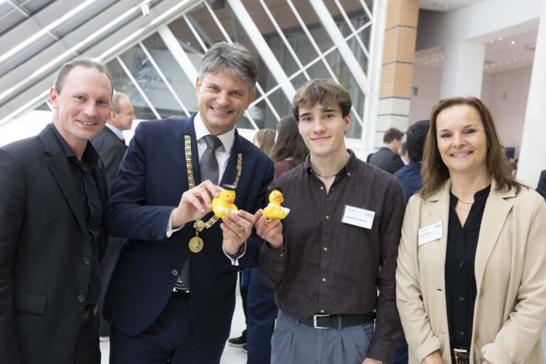 Mehr Stipendiat/-innen und neue Fördernde