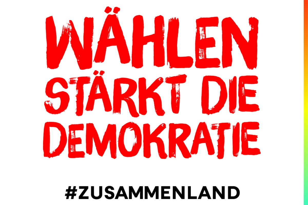 Grafik auf der in roten Buchstaben steht: Wählen stärkt die Demokratie und in schwarzen Buchstaben Hashtag Zusammenland