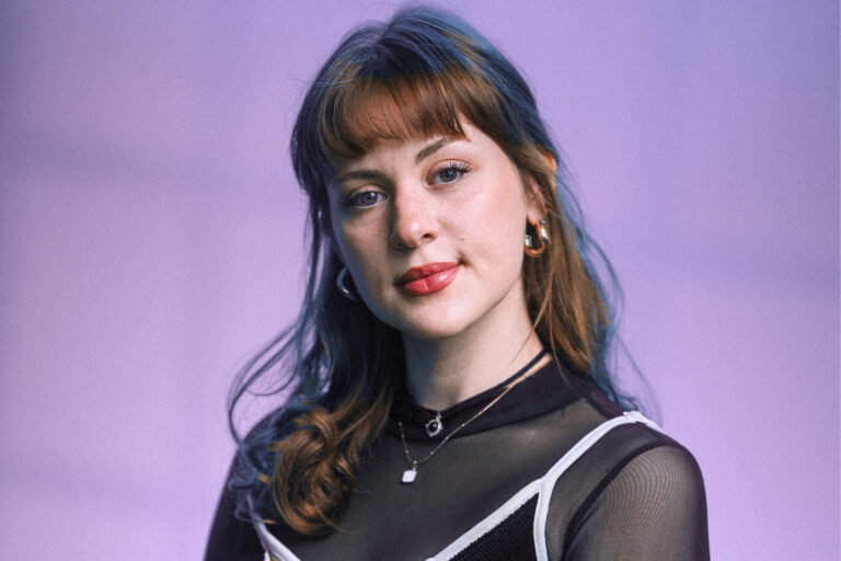 FAU Alumna erhält zweifachen Grimme-Preis: Drehbuchautorin Jana Forkel im Interview