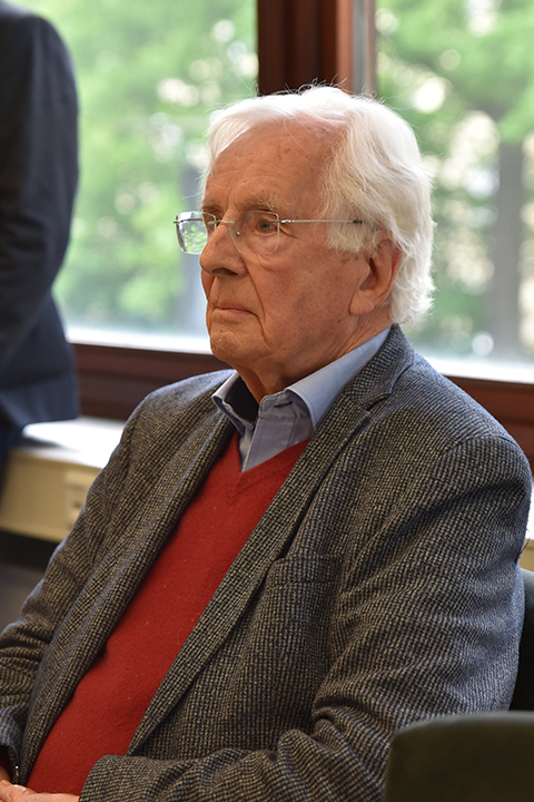 Max Liedtke, ein Mann in hohem Alter, mit weißem Haar und einer Brille.