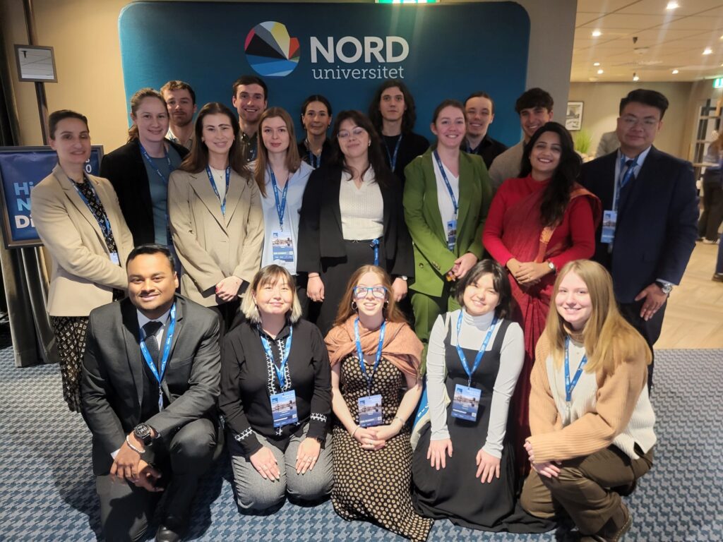 Ein teamfoto der Truppe um Dheeraj Kumar