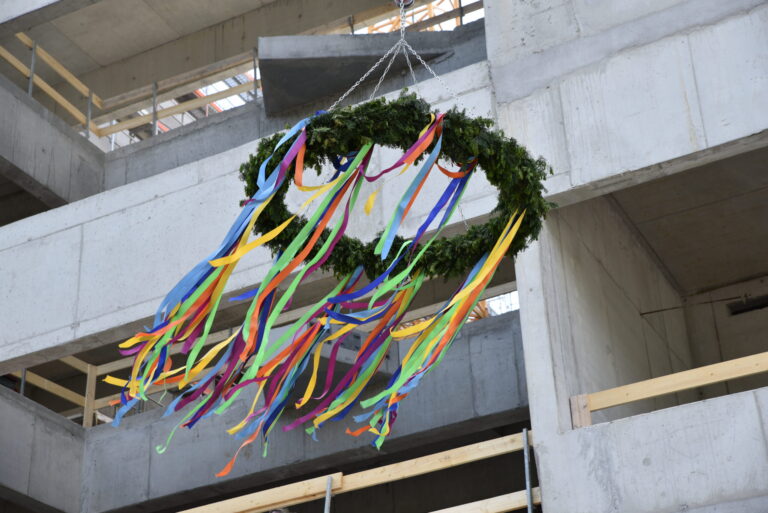 Richtfest für Technische Chemie – Hightech für Forschung und Lehre