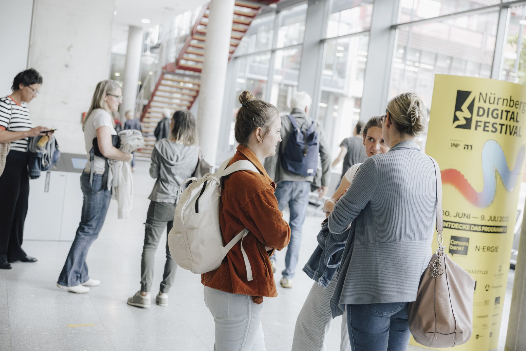 Menschengruppe beim Scienceslam