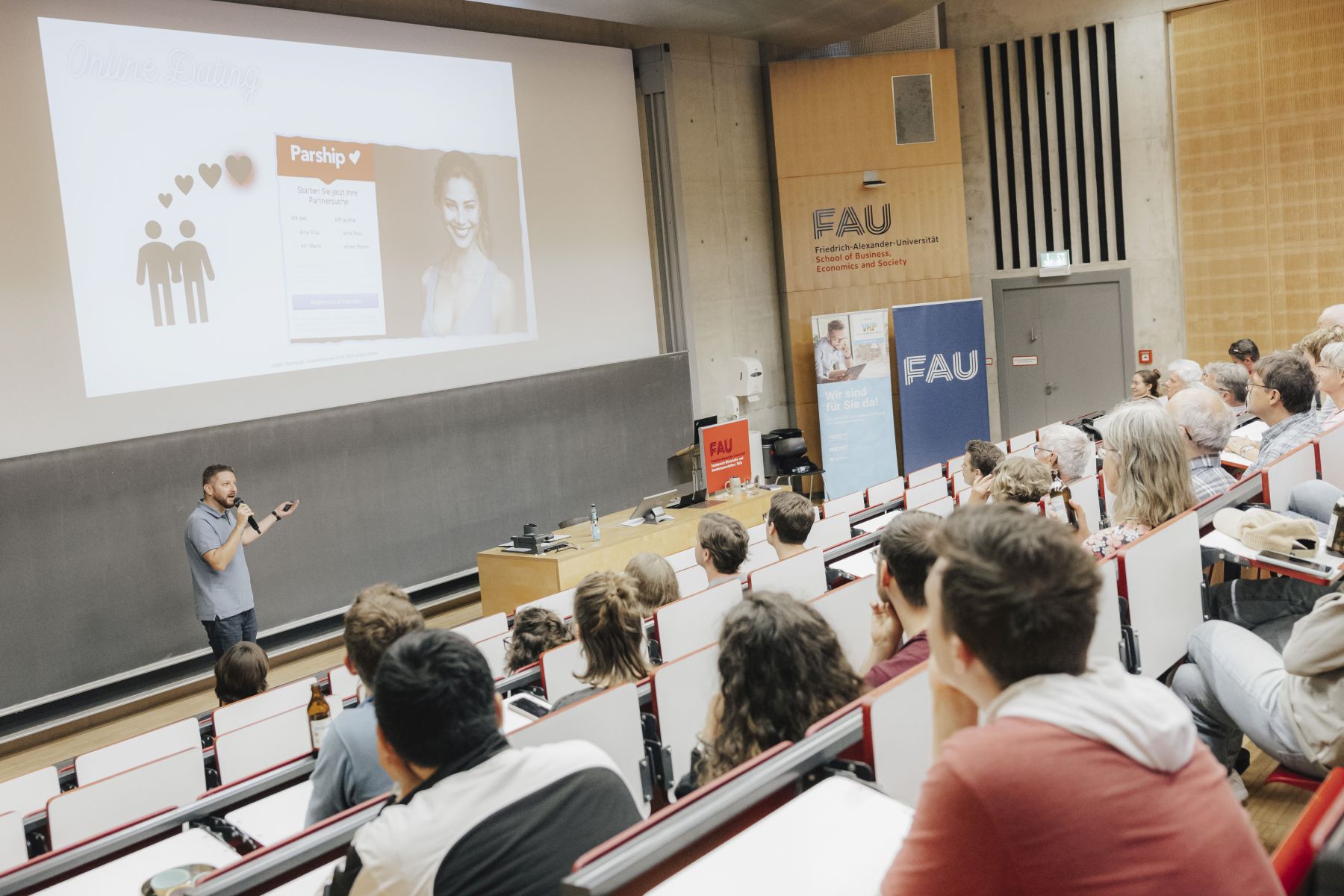 Slammer bei Präsentation im Hörsaal