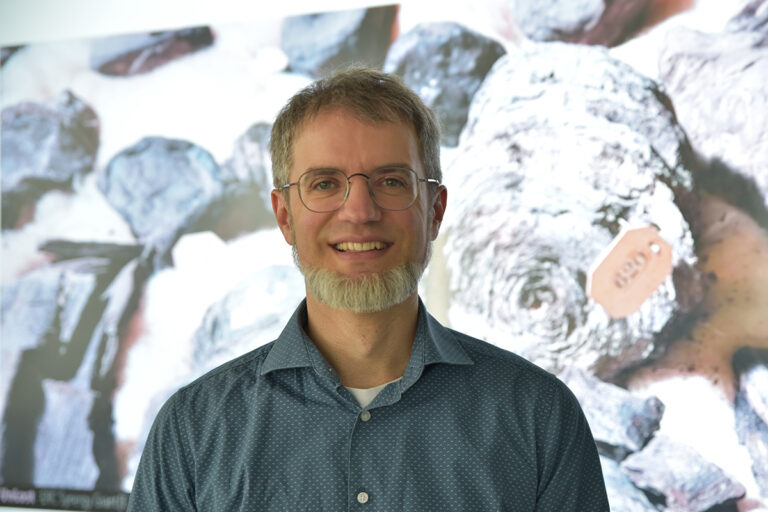 KI-Projekt soll verkohlte Papyrus-Rollen lesbar machen