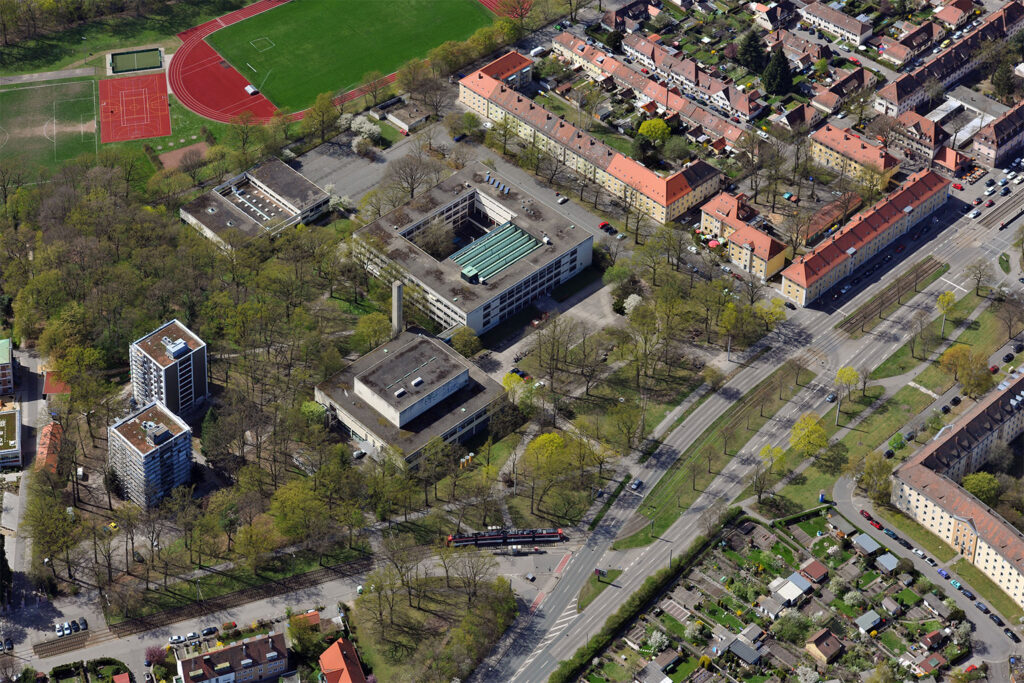 Man sieht den Campus der Universität in der Regensburger Straße.