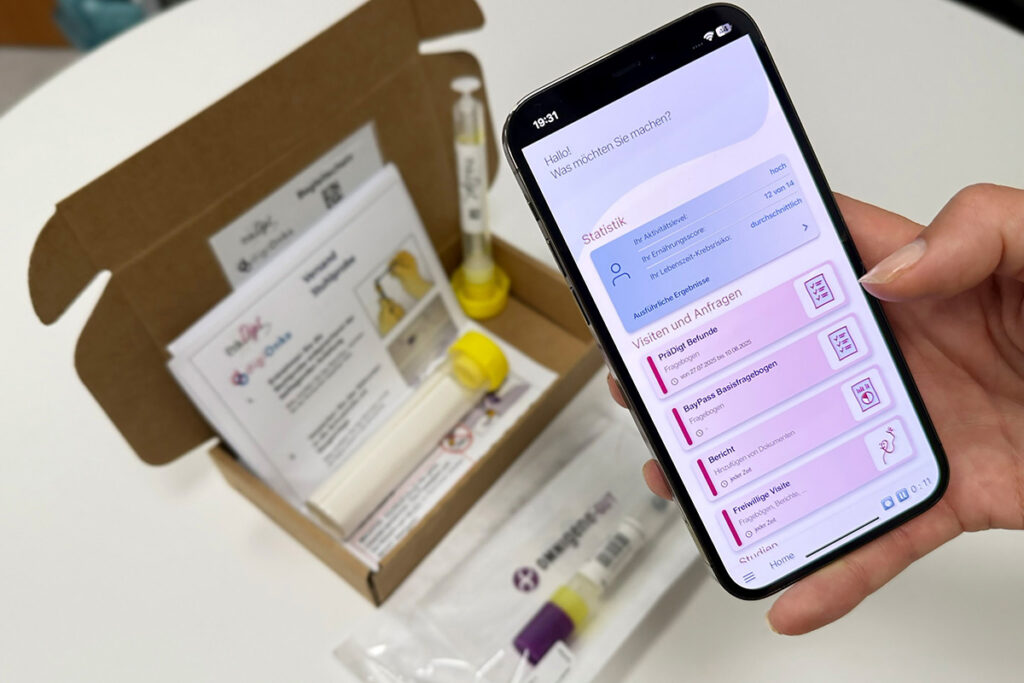 Display eines Handys mit Benutzeroberfläche der App. 