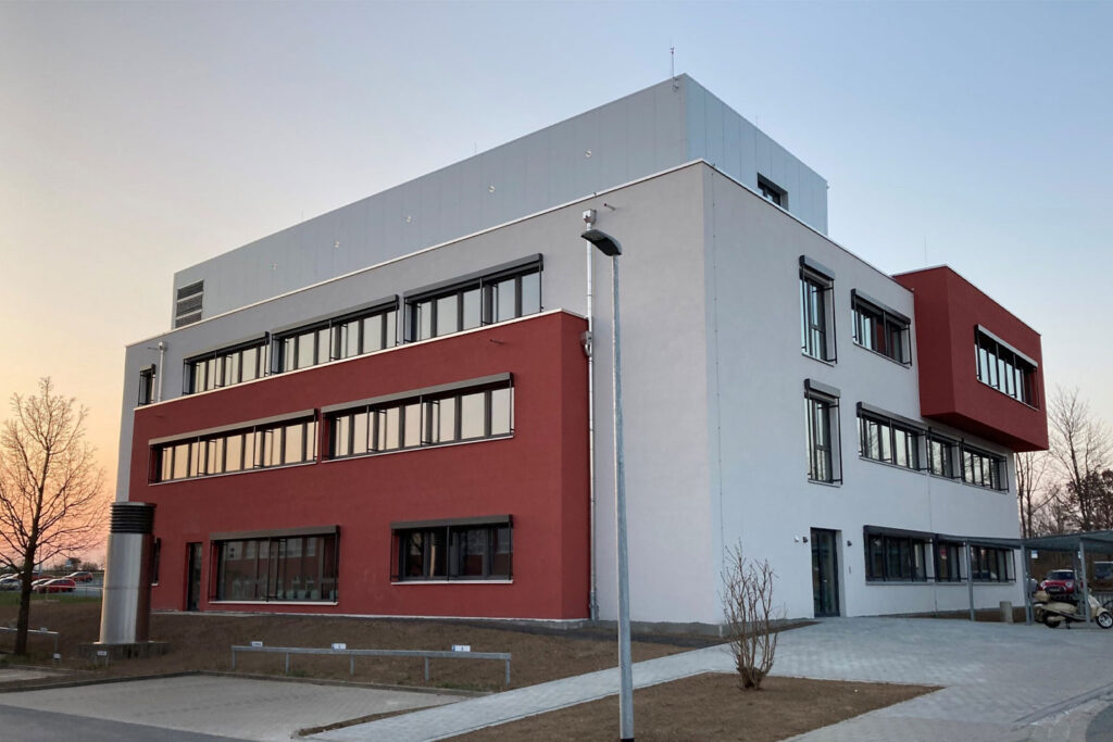 Ansicht des Medizincampus Bayreuth von außen. 