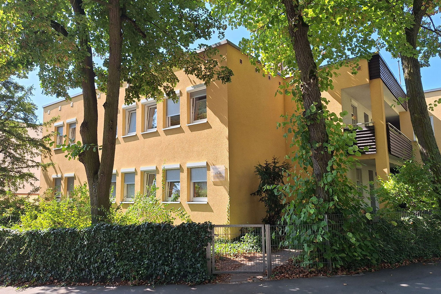 An outside view of the FAU guest house in Bergstraße.