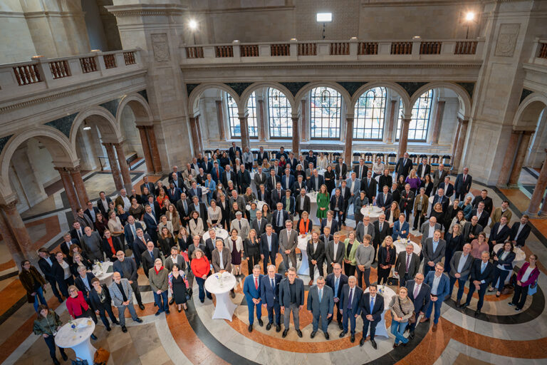 Exzellenzinitiative: „Historisches Jahr für Wissenschaftsstandort Bayern“