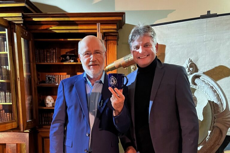 Die FAU als Drehort: Harald Lesch zu Gast an der FAU