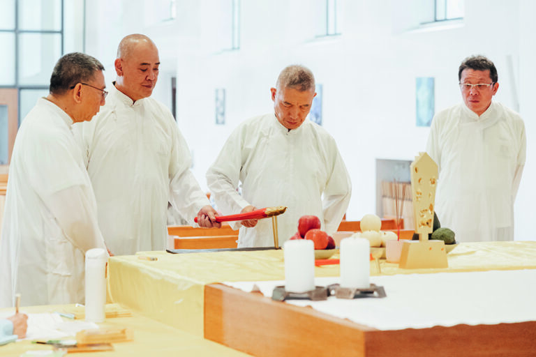 Neuer Blick auf ferne Rituale