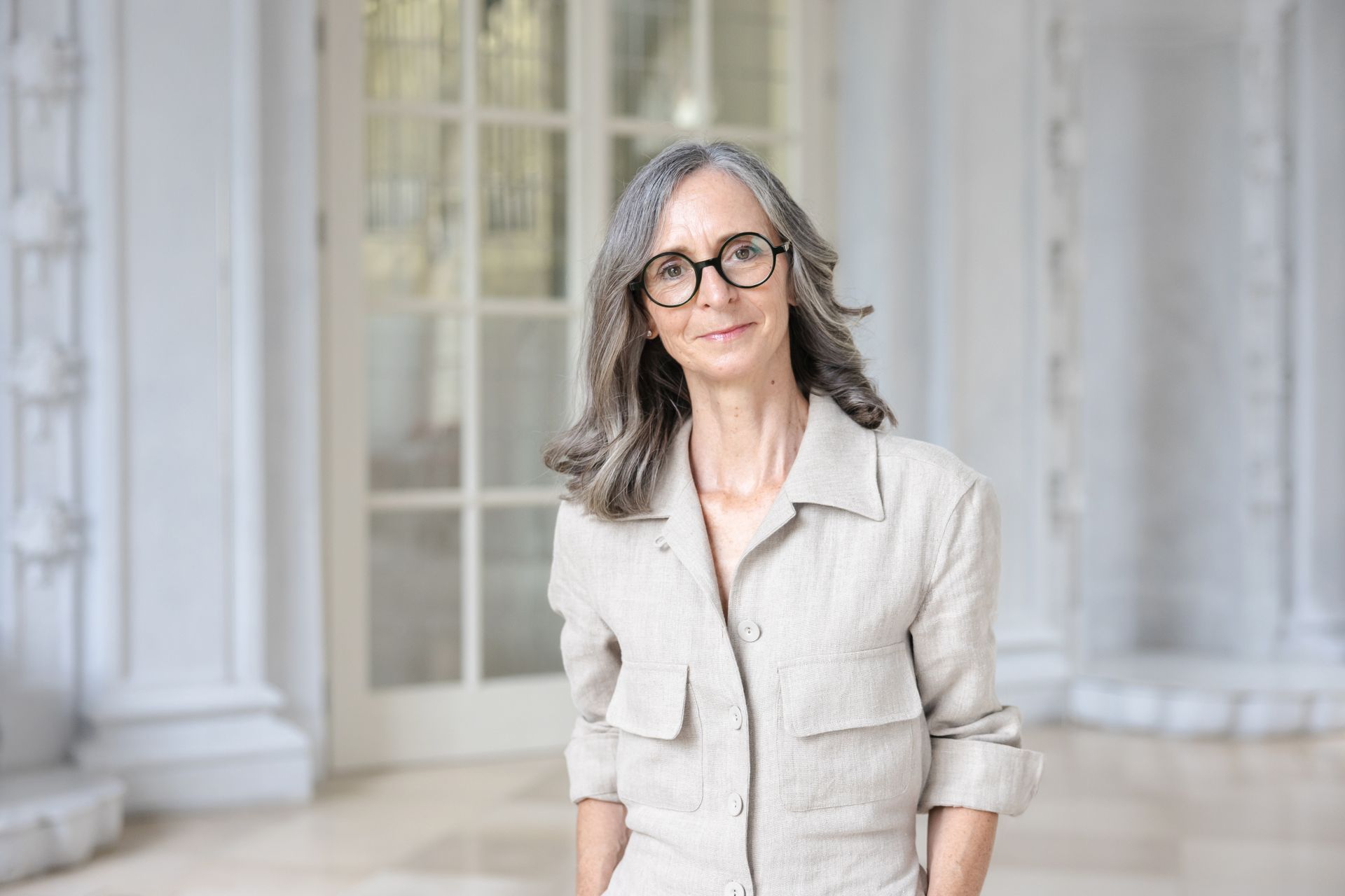 Foto von Andrea Bréard in der Orangerie.
