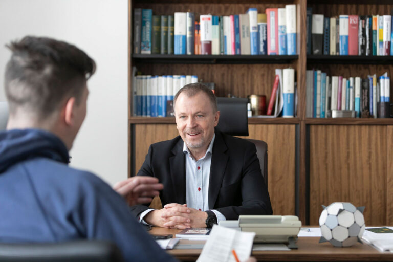 Vizepräsident People: Prof. Dr. Andreas Hirsch