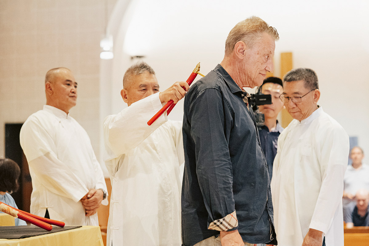 Michael Lackner bei einer Zeremonie.