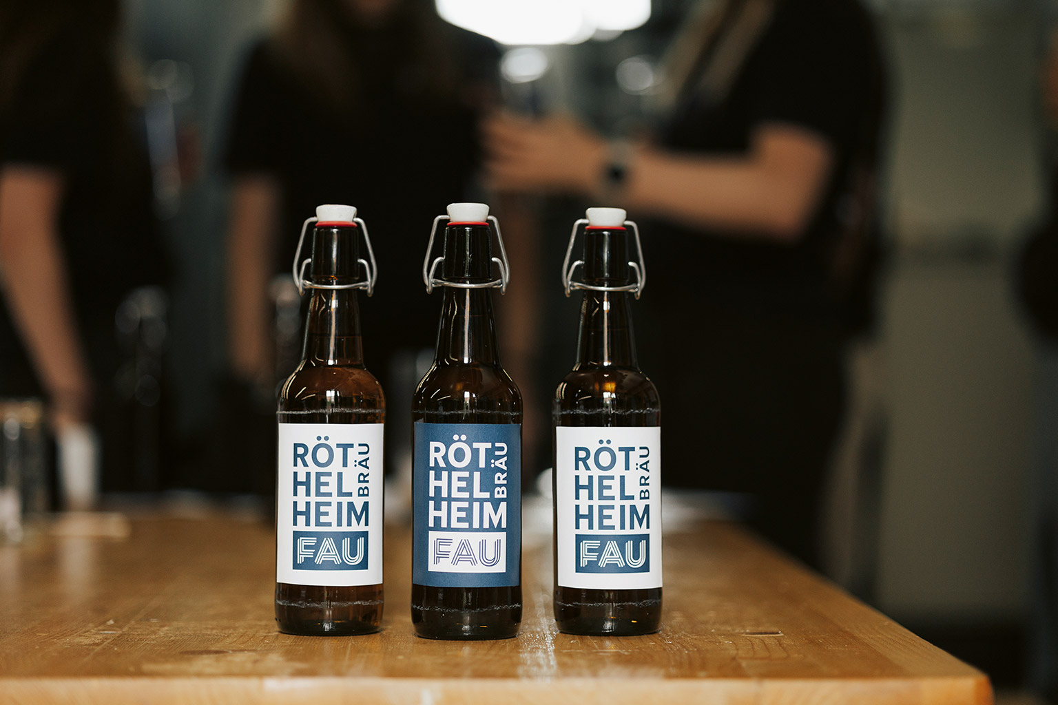 Drei Flaschen Bier.