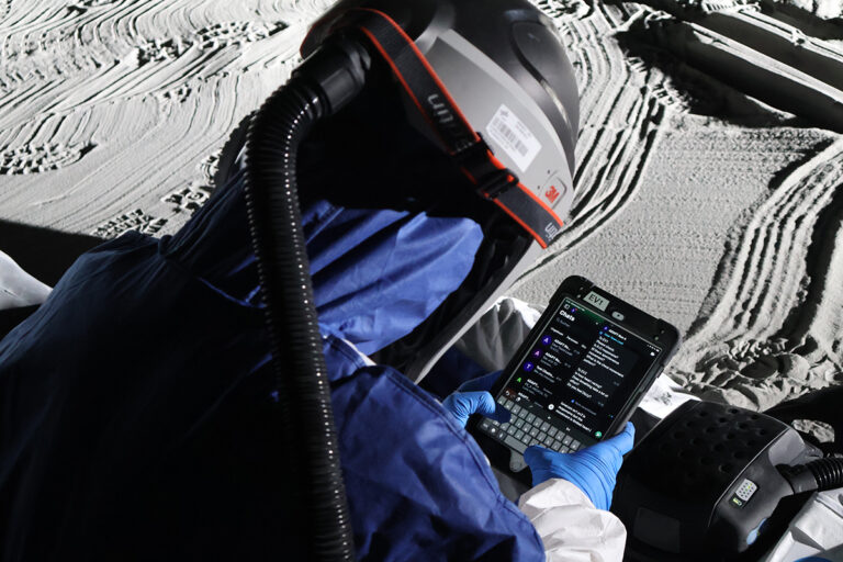 Simulation eines medizinischen Zwischenfalls auf Mondlandschaftssimulation