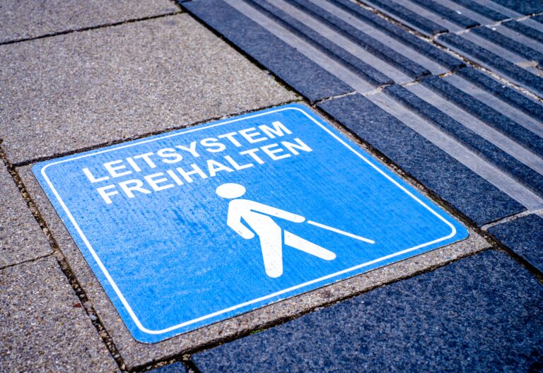 Digitale Hilfen für mehr Selbstständigkeit sehbehinderter Menschen