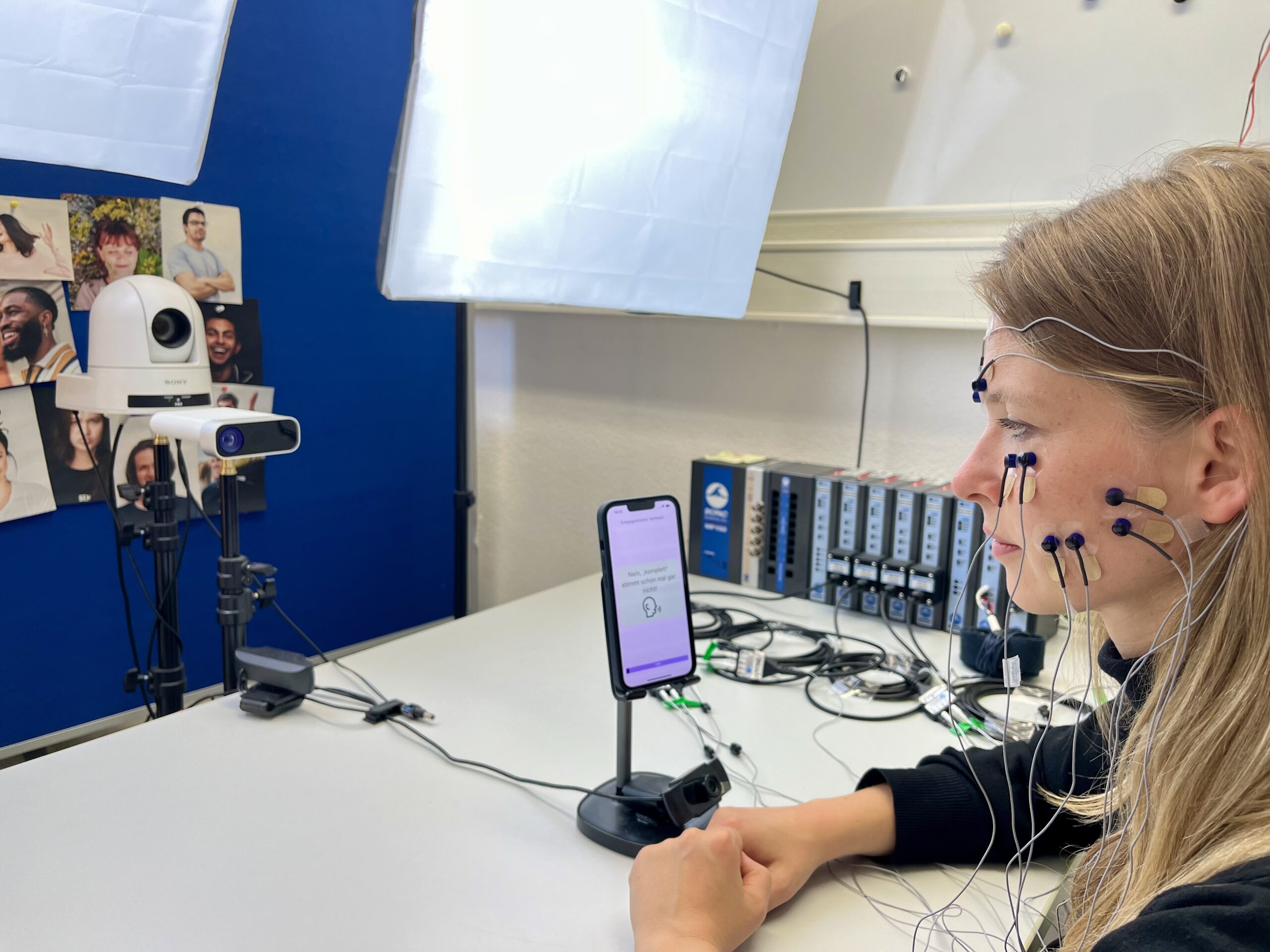 FAU-Forscherin testet die neu Anti-Depressions-App.