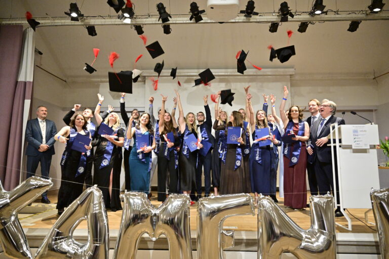 BR: Medizincampus Oberfranken: Die ersten Absolventen