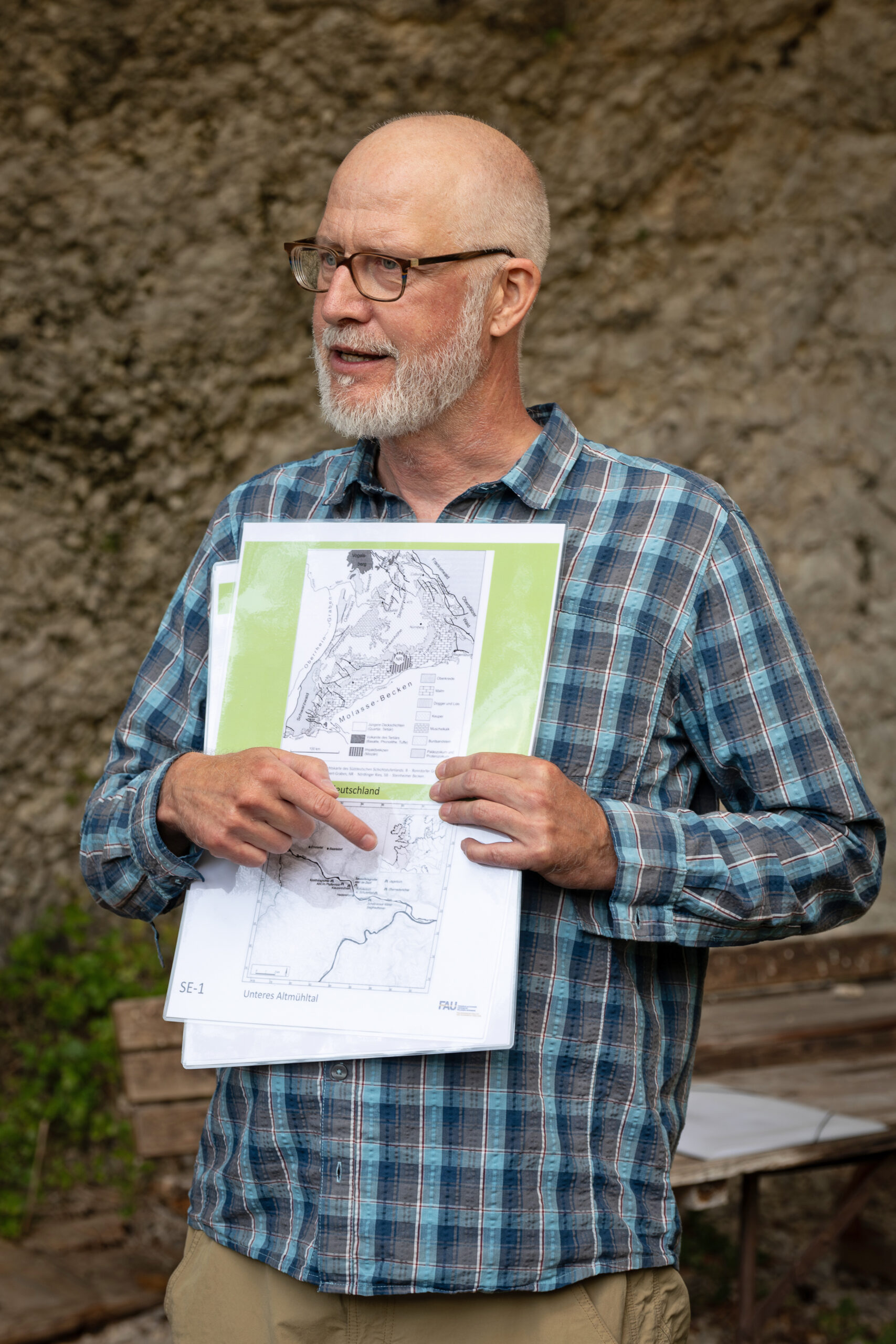 Thorsten Uthmeier, ein älterer, schlanker Mann mit grauem Haarkranz.