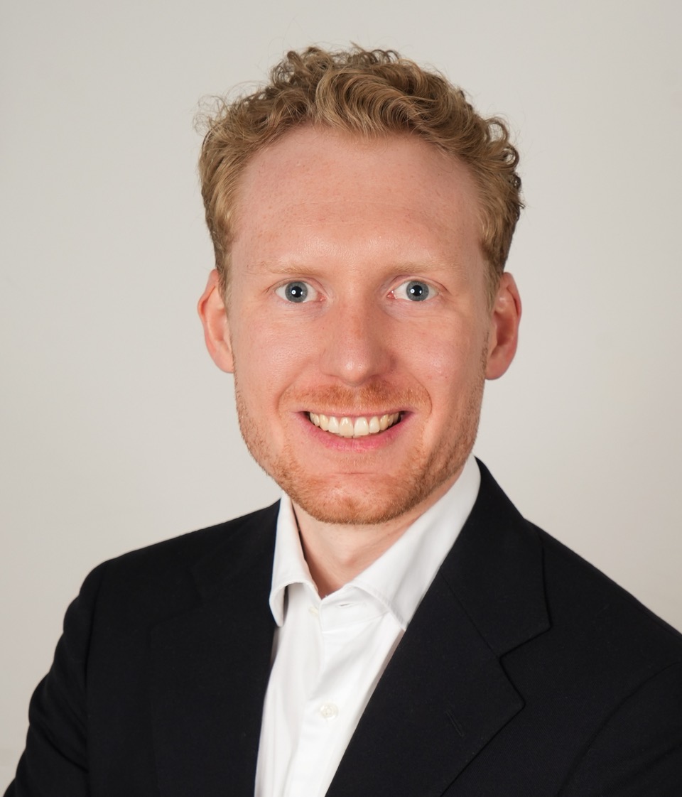 Dr. med. Moritz Ronicke, Department of Dermatology at Uniklinikum Erlangen. Young researcher with blond curls.